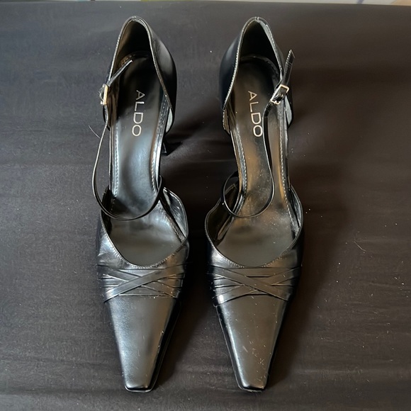 4/$20 Black Aldo pointed shoes with cross strap size 40 - Picture 1 of 6